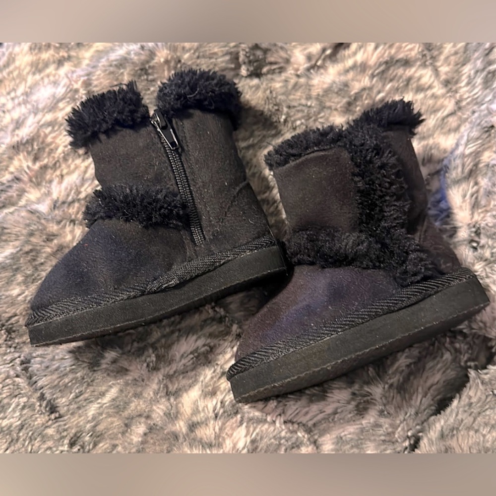 Black boots. Ugg off-brand. Baby size 2